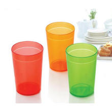 Tasse en plastique poli facile à utiliser